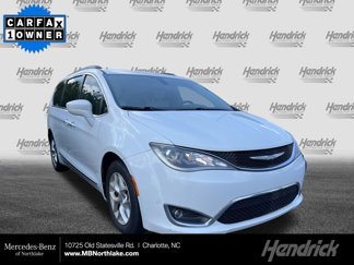 Used 2017 Chrysler Pacifica Touring-L w/ Tire & Wheel Group image 1