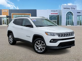 Used 2022 Jeep Compass Latitude image 1