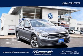 Certified 2024 Volkswagen Jetta SE w/ Panoramic Sunroof Package image 1