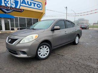 Used 2012 Nissan Versa SV image 1