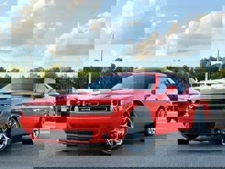 Used 2018 Dodge Challenger SXT image 1