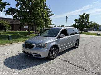 Used 2014 Chrysler Town & Country S image 1
