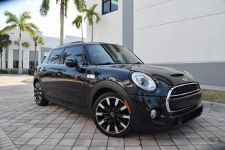 Used 2018 MINI Cooper S image 1