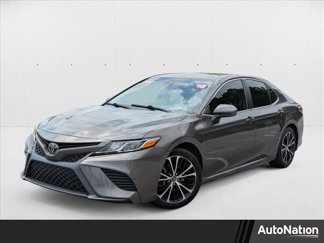 Used 2018 Toyota Camry SE image 1