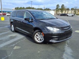 Used 2022 Chrysler Voyager LX image 1