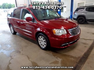 Used 2016 Chrysler Town & Country Touring w/ Driver Convenience Group image 1