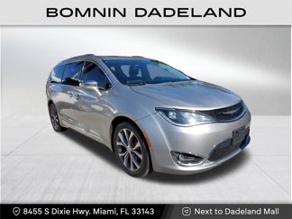 Used 2017 Chrysler Pacifica Limited image 1