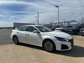 Used 2023 Nissan Altima 2.5 SV w/ SV Premium Package image 1