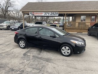 Used 2017 Kia Forte LX image 1