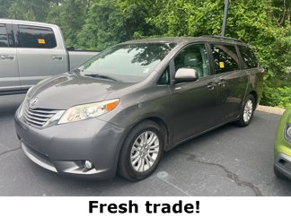 Used 2015 Toyota Sienna XLE image 1