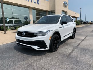 Used 2023 Volkswagen Tiguan SE R-Line image 1