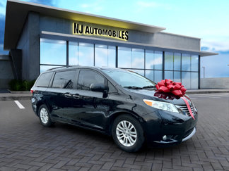 Used 2015 Toyota Sienna XLE image 1