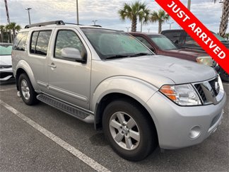 Used 2008 Nissan Pathfinder SE image 1