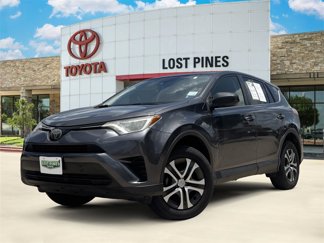 Used 2018 Toyota RAV4 LE image 1