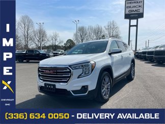 Used 2024 GMC Terrain SLT image 1