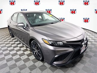 Certified 2022 Toyota Camry SE image 1