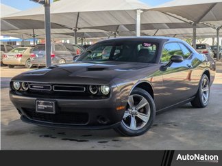 Used 2016 Dodge Challenger SXT image 1