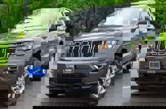 Used 2021 Jeep Grand Cherokee Laredo image 1