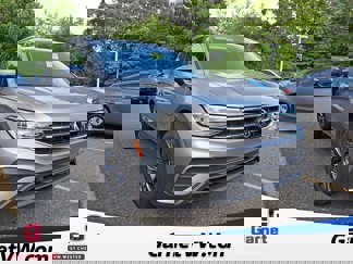 Used 2021 Volkswagen Tiguan SE w/ Panoramic Sunroof Package image 1