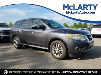 Used 2014 Nissan Pathfinder S image 1