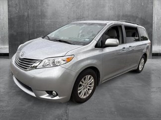 Used 2013 Toyota Sienna XLE image 1