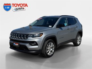 Used 2022 Jeep Compass Latitude image 1