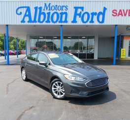 Used 2020 Ford Fusion SE image 1