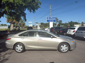 Used 2015 Toyota Camry LE image 1