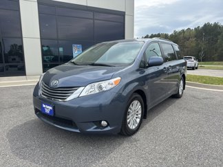 Used 2013 Toyota Sienna XLE image 1