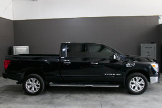 Used 2019 Nissan Titan SV image 1