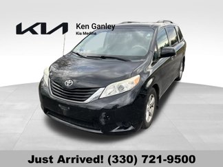 Used 2014 Toyota Sienna LE image 1