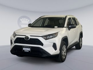 Used 2019 Toyota RAV4 LE image 1