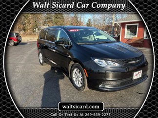 Used 2023 Chrysler Voyager LX image 1
