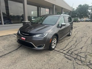 Used 2017 Chrysler Pacifica Limited image 1