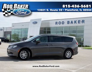 Used 2017 Chrysler Pacifica LX image 1
