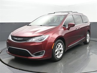 Used 2017 Chrysler Pacifica Touring-L w/ Tire & Wheel Group image 1