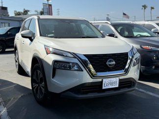 Used 2023 Nissan Rogue SV image 1