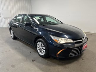 Used 2015 Toyota Camry LE image 1