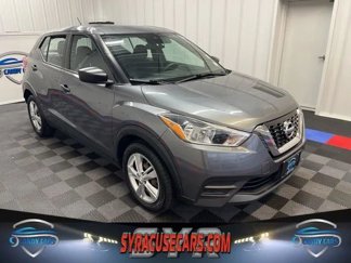Used 2020 Nissan Kicks S image 1