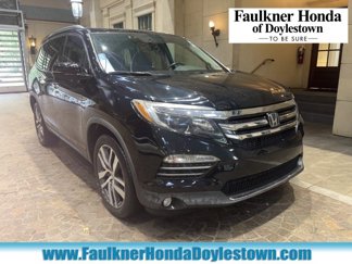 Used 2017 Honda Pilot Touring image 1
