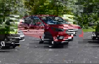 Used 2017 Ford Escape SE w/ SE Cold Weather Package image 1