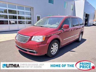 Used 2015 Chrysler Town & Country Touring image 1