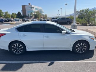 Used 2017 Nissan Altima 2.5 SV image 1