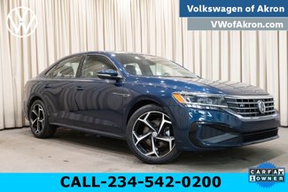 Used 2022 Volkswagen Passat 2.0T R-Line image 1