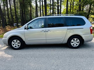 Used 2009 Kia Sedona LX image 1