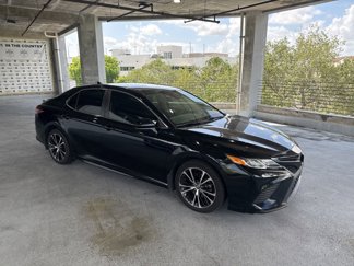 Used 2020 Toyota Camry SE image 1