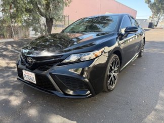 Used 2024 Toyota Camry SE image 1