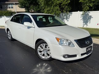Used 2010 Toyota Avalon XLS image 1