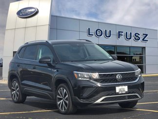 Used 2024 Volkswagen Taos SE w/ MDO Package image 1