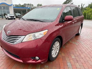 Used 2015 Toyota Sienna L image 1